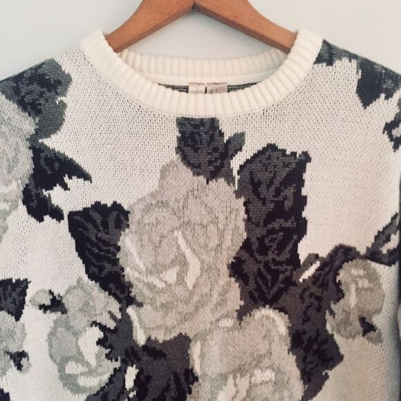 Forever 21 Floral Sweater - Picture 2 of 4